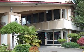 Western Inn Lakewood